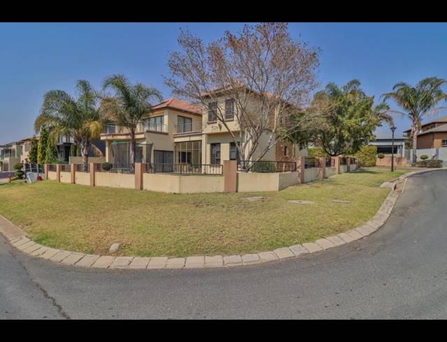 4 BEDROOM HOUSE FOR SALE IN BLUE VALLEY GOLF ESTATE